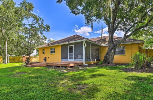 Fruitville Casa | Vibrant Sarasota Home: Yard & Furnished Deck!