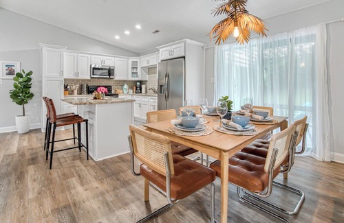 Charlotte Casa | Vibrant South CLT Oasis, 3BRs, Patio, Fire Pit