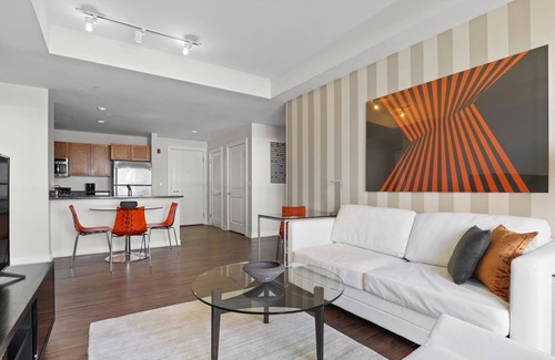 West End Apartamento | Vibrant Two Bed steps from Charles River