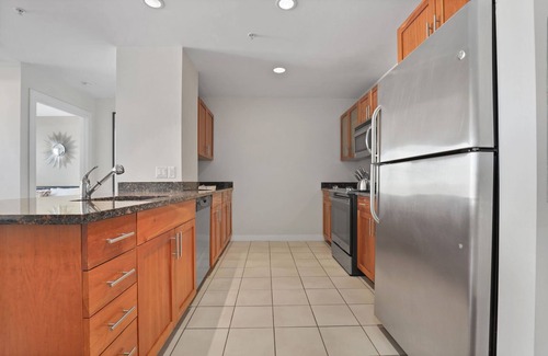 West End Apartamento | Vibrant Two Bed steps from Charles River