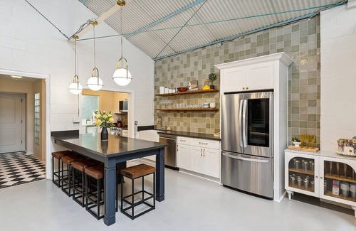 East Riverside Casa | Vibrant Uptown 5BD. Artist's Dream Home!