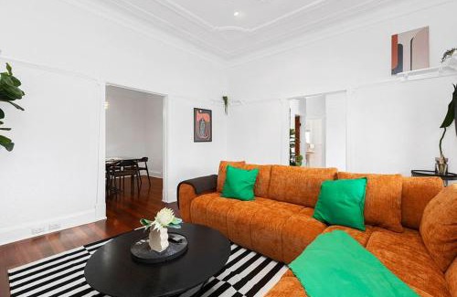 Bedford Casa | Vibrant Urban Retreat Chic Lounge & Garden Deck