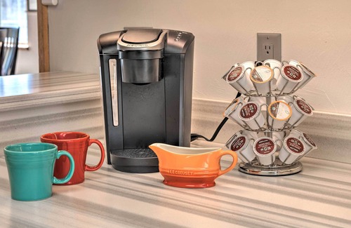 Victor Cabina | Victor Woodland Cabin Retreat w/ Fire Pit