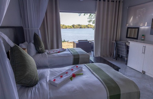 Livingstone Cabina | Victoria Falls Waterfront