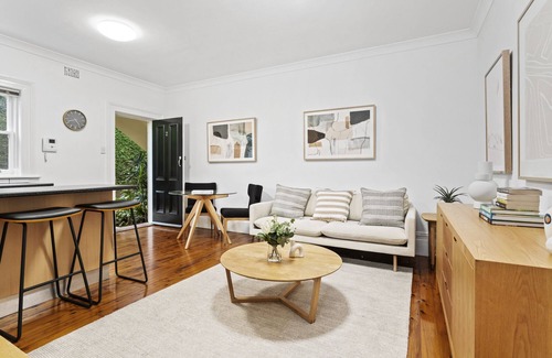 Petersham Apartamento | Victorian Apartment in Lifestyle Hotspot