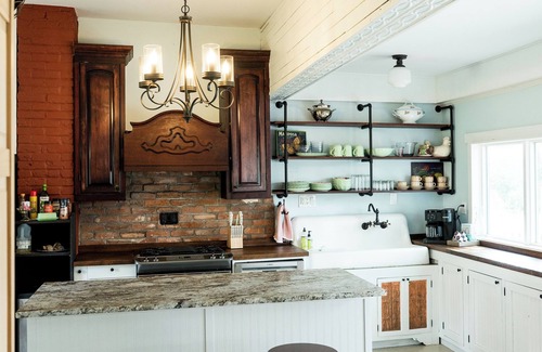 Lexington Casa | Victorian Charm~Walk to downtown~Visit nearby wineries and farm stands this fall