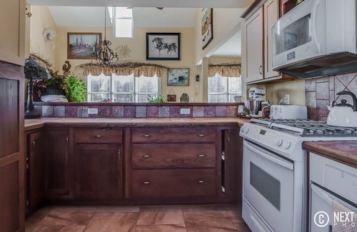 Lapeer Cama Y Desayuno | Casa de campo victoriana rodeada de 195 hectáreas de granja y animales