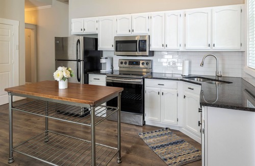 Walnut Hills Casa | Victorian for 30+ Guests, 5 Min to Downtown