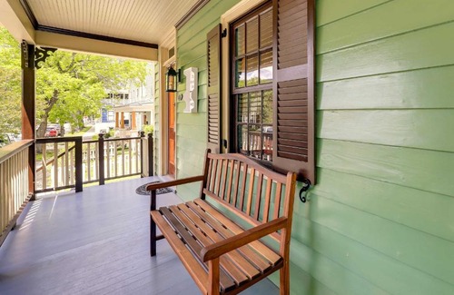 New Bern Apartamento | Victorian Vacation Rental Apt in Downtown New Bern