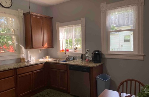 Bushnell Casa | VICTORIAN VACAY 3 BR Sleeps 10
