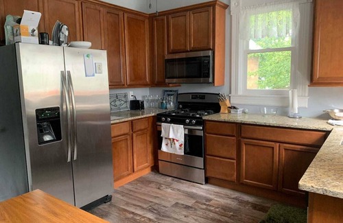Bushnell Casa | VICTORIAN VACAY 3 BR Sleeps 10