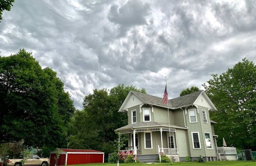Bushnell Casa | VICTORIAN VACAY 3 BR Sleeps 10