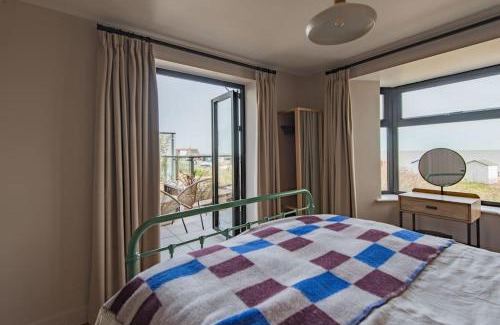 Deal Casa | Victory Cottage - Stunning home with sea views