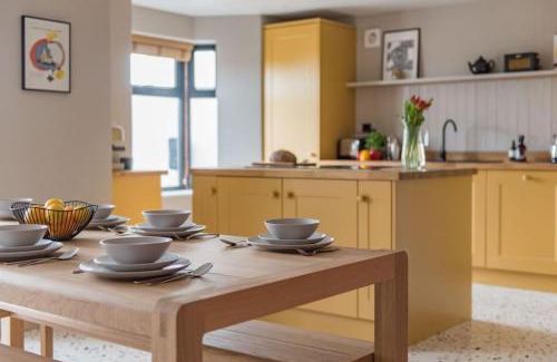 Deal Casa | Victory Cottage - Stunning home with sea views