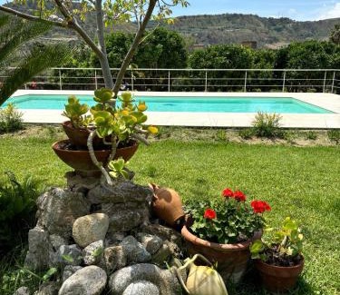 Gerace Cama Y Desayuno | Vida Locrese con piscina salata