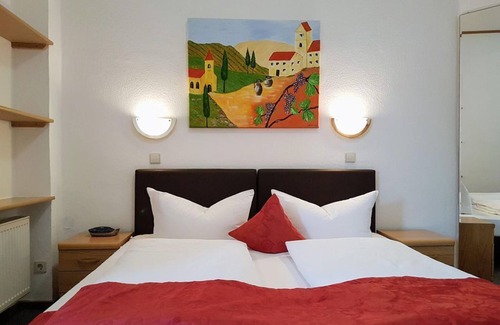 Zilshausen Cama Y Desayuno | Vierbettzimmer, Dusche, WC, Standard - Landgasthof Zur Post