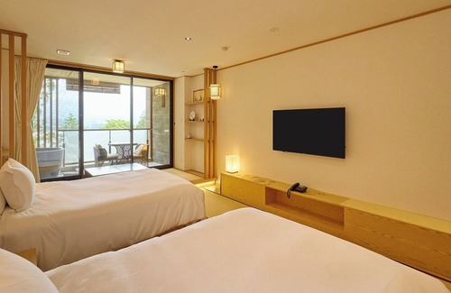 Oishi Hotel | View of Mt Fuji Premium Room Openair bath and balcony included Room only / Minamitsuru-gun Yamanashi
