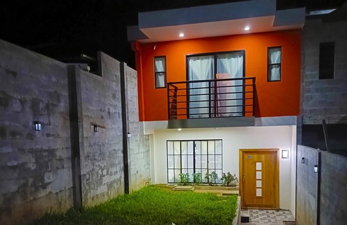 Coatepeque Casa | Vista a las Montañas | 2 Min. del Centro Histórico