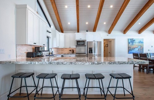 Alpine Casa | View-Topia ⁓Amazing Veiws⁓On 35 acre & Salt River ⁓ Fly Fishing ⁓ Trail Riding