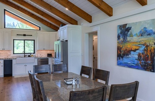 Alpine Casa | View-Topia ⁓Amazing Veiws⁓On 35 acre & Salt River ⁓ Fly Fishing ⁓ Trail Riding