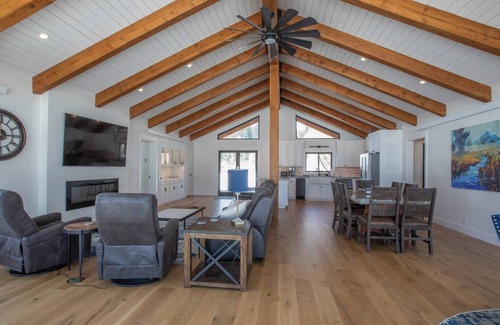 Alpine Casa | View-Topia ⁓Amazing Veiws⁓On 35 acre & Salt River ⁓ Fly Fishing ⁓ Trail Riding