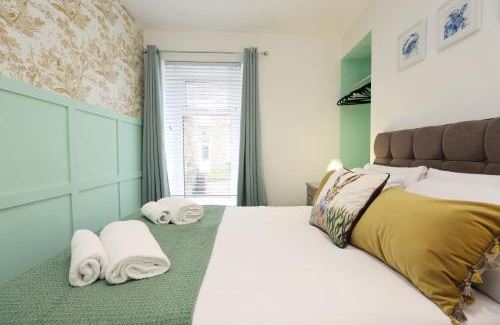 Castle Casa | Viewing deck, on-street parking, City Centre Location