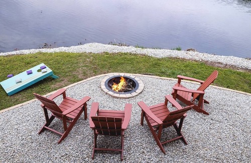 Branson Cabina | Views! Lakefront Hot Tub, Kayaks, Firepit, & Pool! Disc Golf, Park, & Playground
