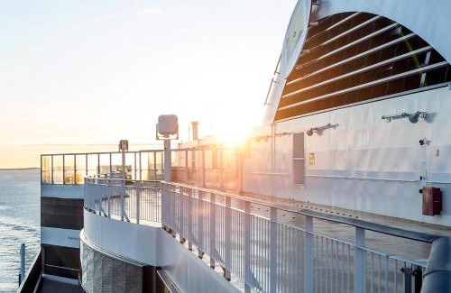 Turku Harbour Alquiler De Eote | Viking Line ferry Viking Grace - Mini-cruise from Turku