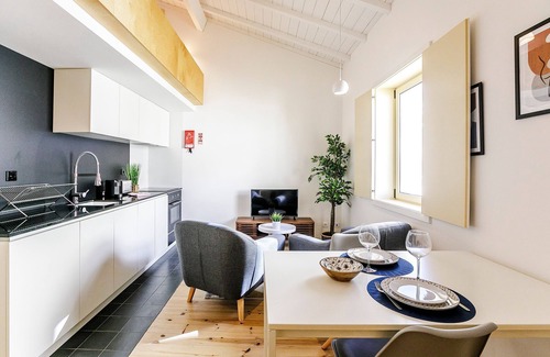 Lapa Apartamento | Vila Burgães by LovelyStay