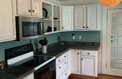 Vilano Beach Cabaña | Vilano Beach Cottage, 1/2 block to Surfside Beach. Historic Capo Cottage