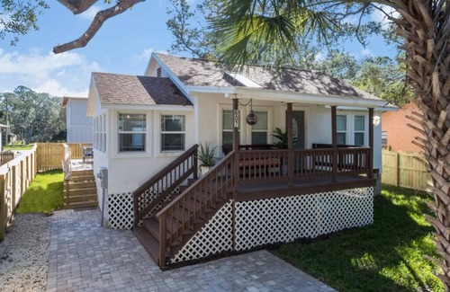 Vilano Beach Cabaña | Vilano Beach Pets Sleeps 6 Ocean Sounds Cottage