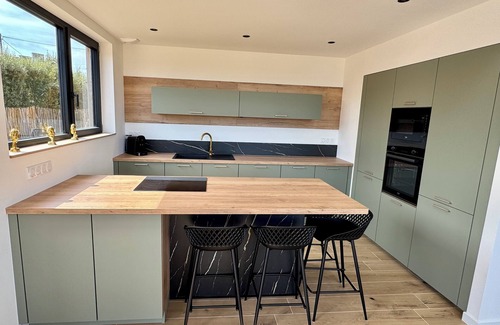 Plouneour-Trez Casa | Villa Des Sables Blancs Outdoor swimming pool heated to 29°C-View of the bay