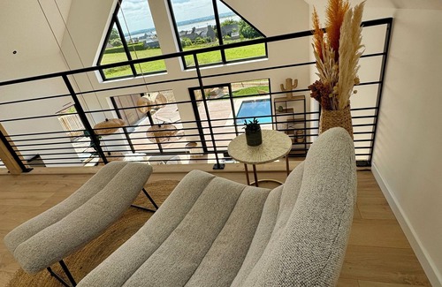 Plouneour-Trez Casa | Villa Des Sables Blancs Outdoor swimming pool heated to 29°C-View of the bay