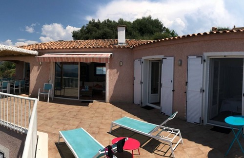Bastelicaccia Villa | VILLA 14 POR, PISCINA CLIMATIZADA, HERMOSA VISTA AL MAR, CERCA DE PORTICCIO Y PLAYAS DE AJACCIO