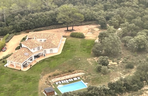 Besse-sur-Issole Villa | Villa acoge 18-20 + piscina en 1,5 hectáreas en Provenza