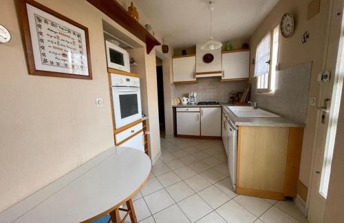Jullouville Casa | Villa 5 pièces avec jardin, à 400m de la plage et 600m des commerces, wifi et barbecue inclus - FR-1-361-20