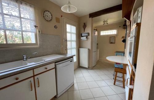 Jullouville Casa | Villa 5 pièces avec jardin, à 400m de la plage et 600m des commerces, wifi et barbecue inclus - FR-1-361-20