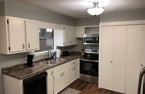 Poplar Bluff Casa | Villa 5 · Poplar Bluff 2BR/1.5 Bath House (2022 Renovation)