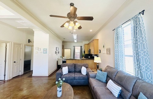 Pine Grove Apartamento | Villa 6, spacious townhouse in Tickfaw, LA