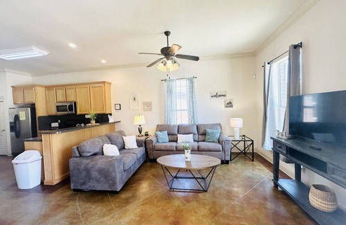 Pine Grove Apartamento | Villa 6, spacious townhouse in Tickfaw, LA