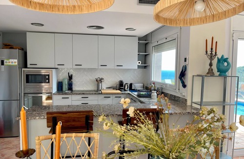 Sa Riera Villa | Villa '8 Couchages Piscine Vue Mer' con vistas al mar, Wi-Fi y aire acondicionado