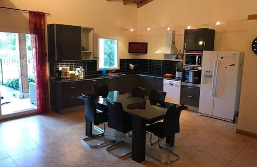 San-Gavino-di-Carbini Villa | Villa 8 to 12 people 10 minutes from the beach. Heated private pool, air conditioning