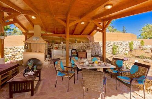 Monopari Villa | Villa Aclando