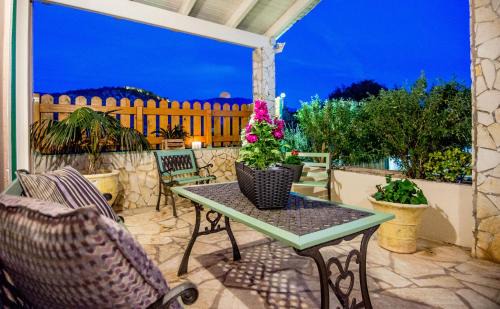 Mazarakata Apartamento | Villa Aelia - A Peaceful And Private Place