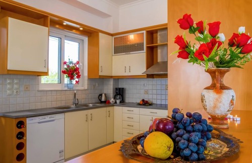 Pitharion Villa | Villa Afrodita, cerca aeropuerto, con piscina, Wi Fi, vista bahía Souda, oasis