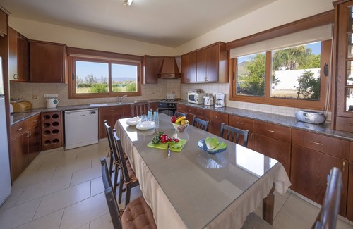 Argaka Villa | Villa Alasia - una villa de playa con piscina climatizada con capacidad para 8 personas en 4 habitaciones