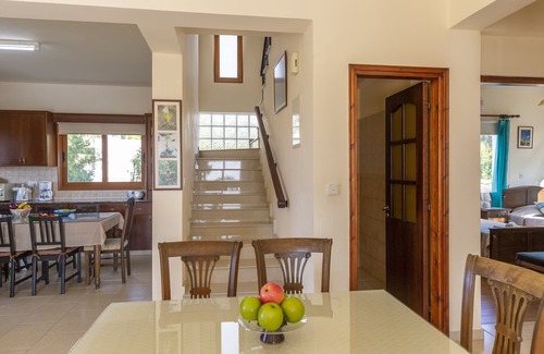 Argaka Villa | Villa Alasia - una villa de playa con piscina climatizada con capacidad para 8 personas en 4 habitaciones