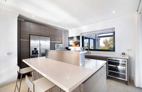 Arcos de la Frontera Villa | Villa "Arcos golf Jacaranda 5 dormitorios" con vistas a la montaña, piscina y Wi-Fi