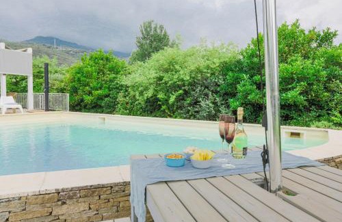 Capanne-Prato-Cinquale Apartamento | Villa Artistica con Piscina e Giardino