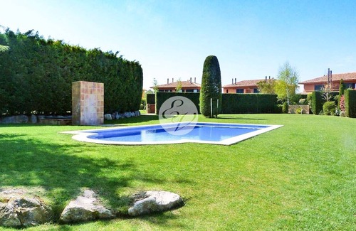 Navata Villa | Villa Brenda is located within Torremirona Resort